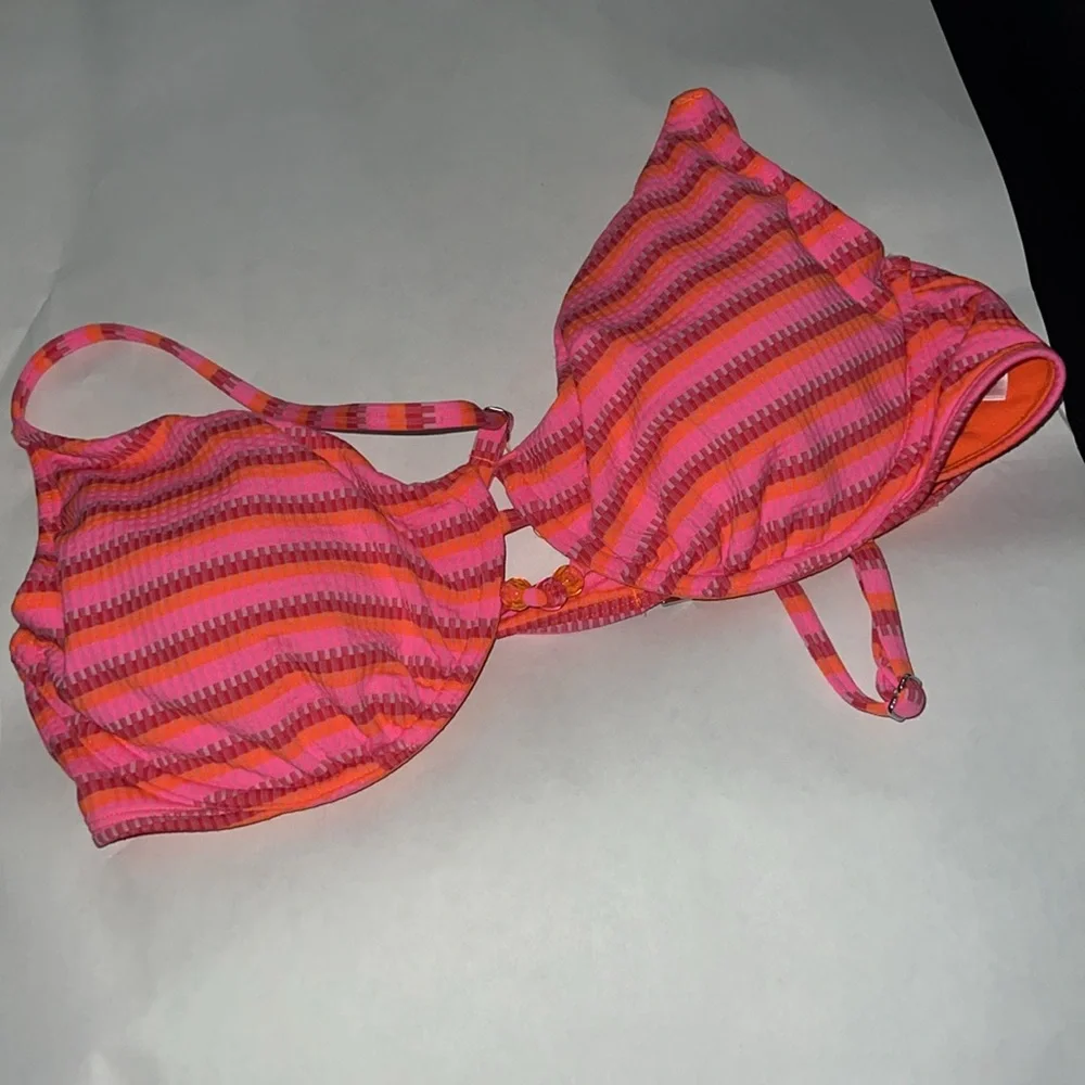 Women's Textured Underwire Bikini Top with Bead Detail - Wild Fable XL.  NWOT.